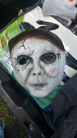 Micheal Myers Mask & Costume