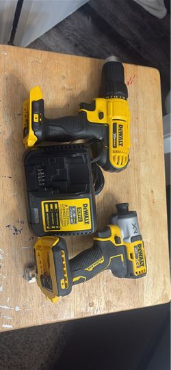 DeWalt 20V Drill, Impact Driver, and Charger Set