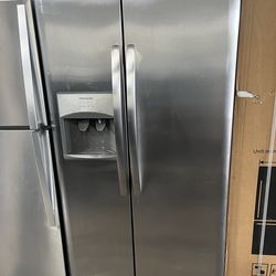 Refrigerator Frigidaire 33”