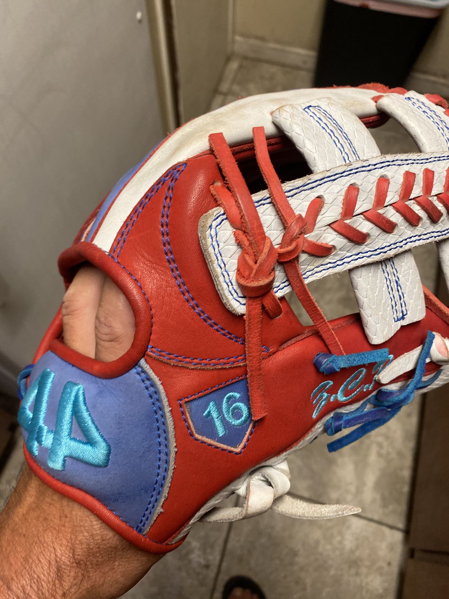 44 Glove RH 12.5