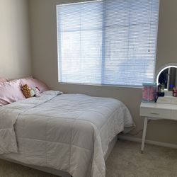 Full Bed & Small Vanity