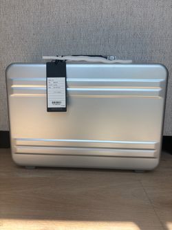 Zero Halliburton Briefcase, Silver