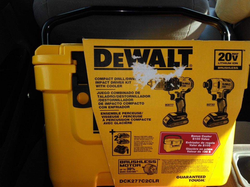 20 v DeWalt brushless compact drill driver /impact driver kit with cooler