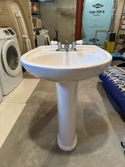 Beautiful Pedestal Sink With Faucets - Like New