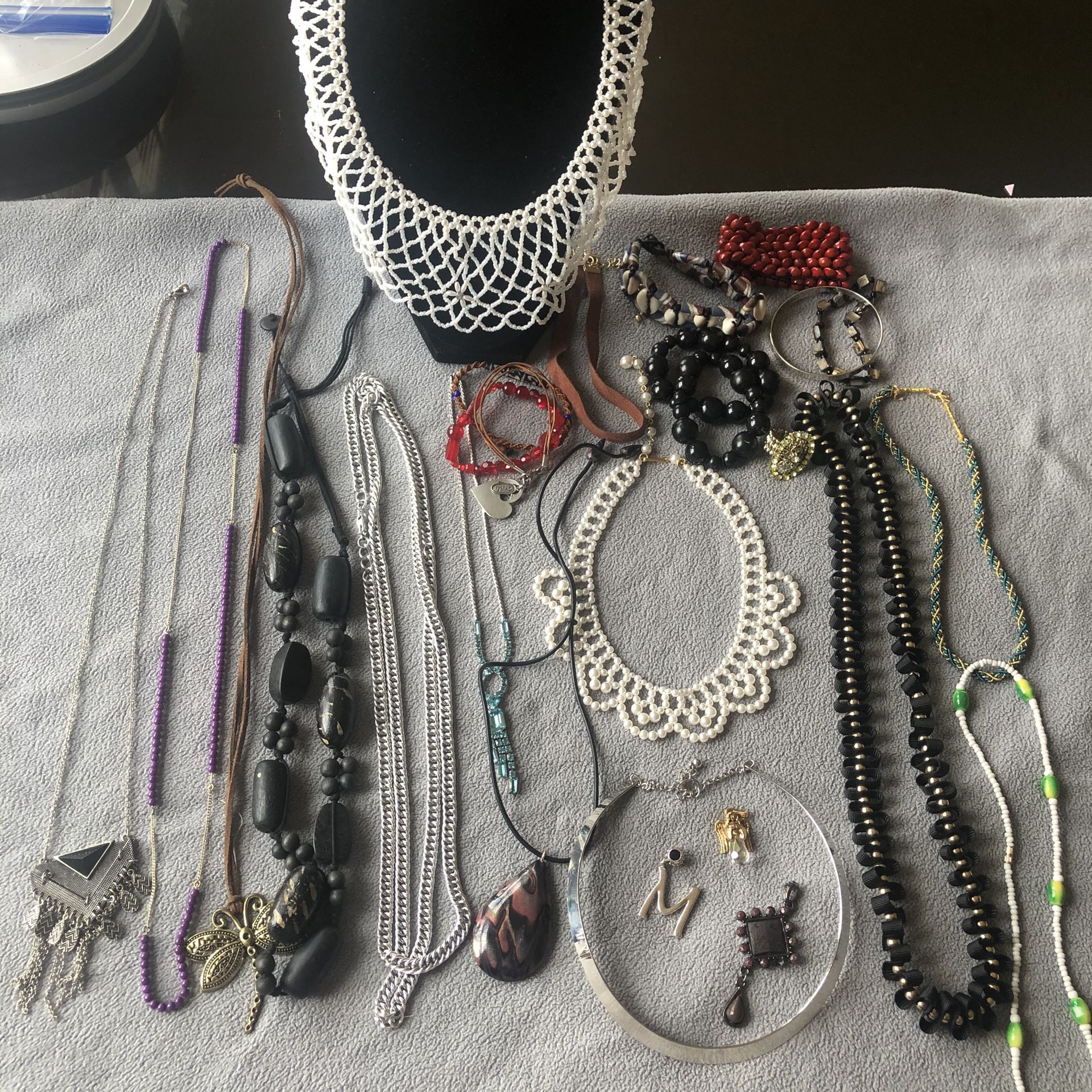 Necklace and bracelet Jewelry lot