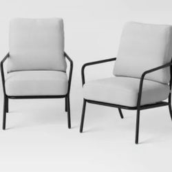 2 Outdoor Patio Chairs 