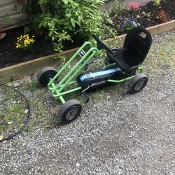 Pedal cart ages 4 to 9 adjustable seat