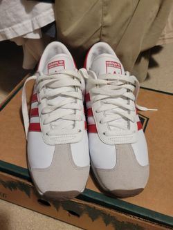 Adidas sneakers 7.5