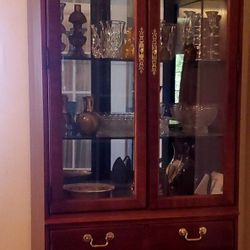 Thomasville lighted curio