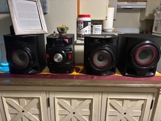 LG  700 Watt Bluetooth System