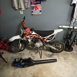 broken throttle and doesnt run other than that its good