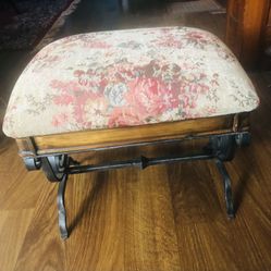 Newer  Stool  Iron Frame  24 X 19  Tall  Clean  Comfortable 