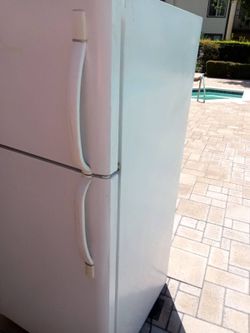 Small apartment refrigerator