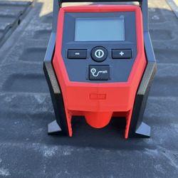 Milwaukee M12 12-Volt Lithium-Ion Cordless Compact Inflator Kit