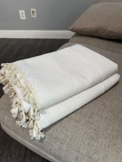 Curtains/Curtain Rods
