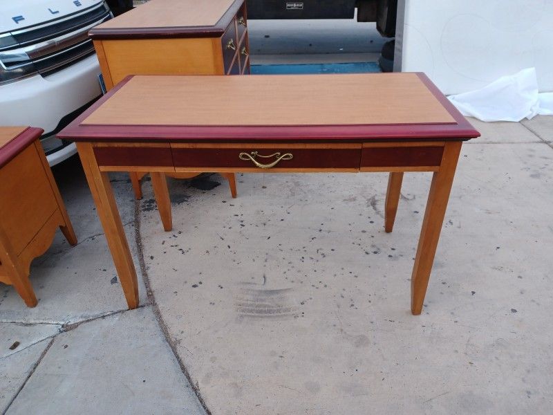 Nice Strong and Sturdy Solid Oak Small Table Desk or Computer Desk by Thomasville 