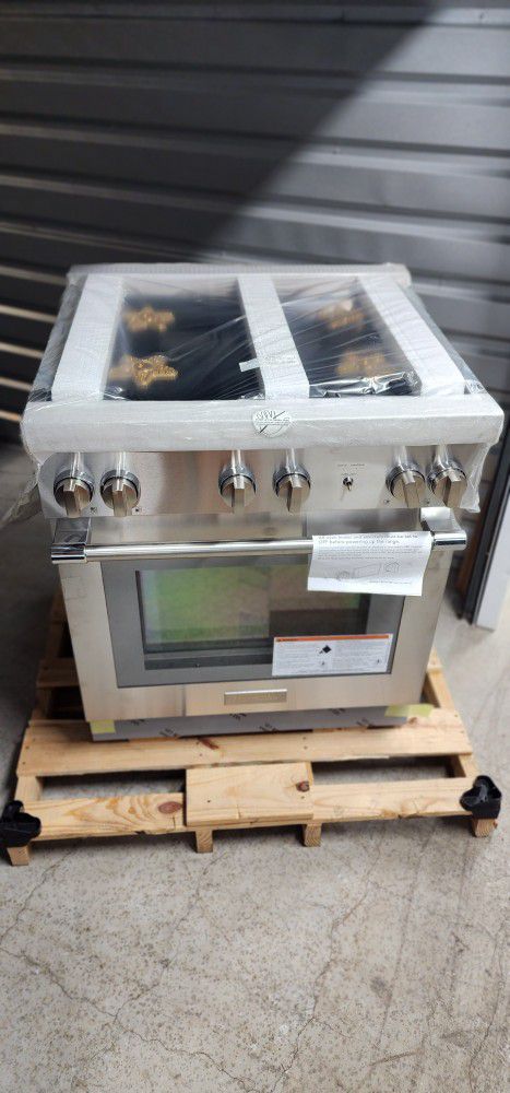 Brand New 30" Tharmador Gas Range Still In Box.  No Scratches  Or  Dent 