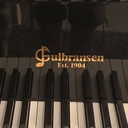 Gulbransen Baby Grand With QRS Player System 