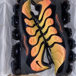 Nike Air Vapormax Plus *Black Orange Crimson*