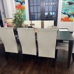 Extendable Dining Table and Chairs Set - 9 Pieces. For 8 People.