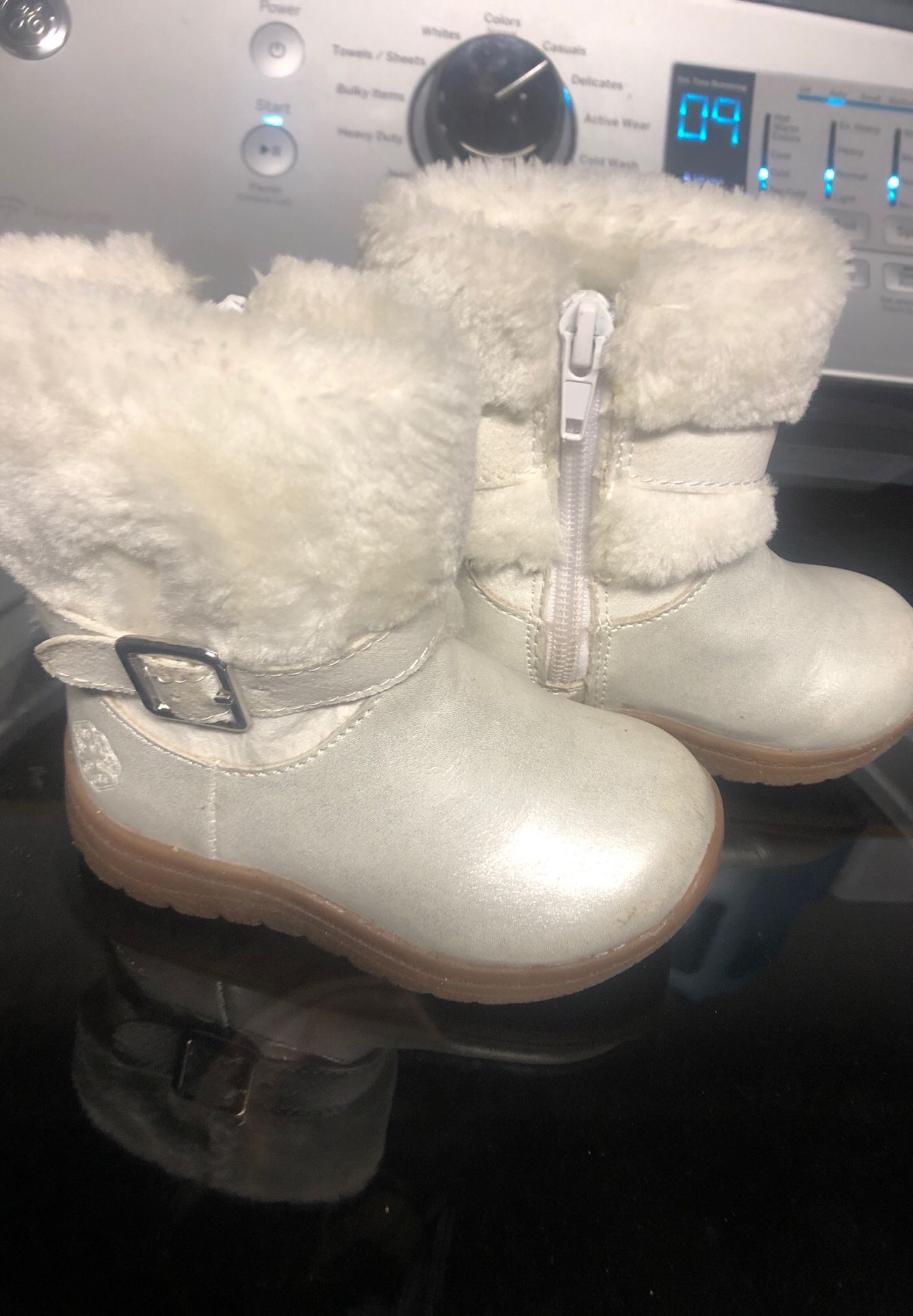 Size 5 little girl snow boots