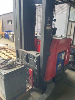 Raymond electric handler