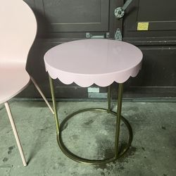 Pink table and chair 