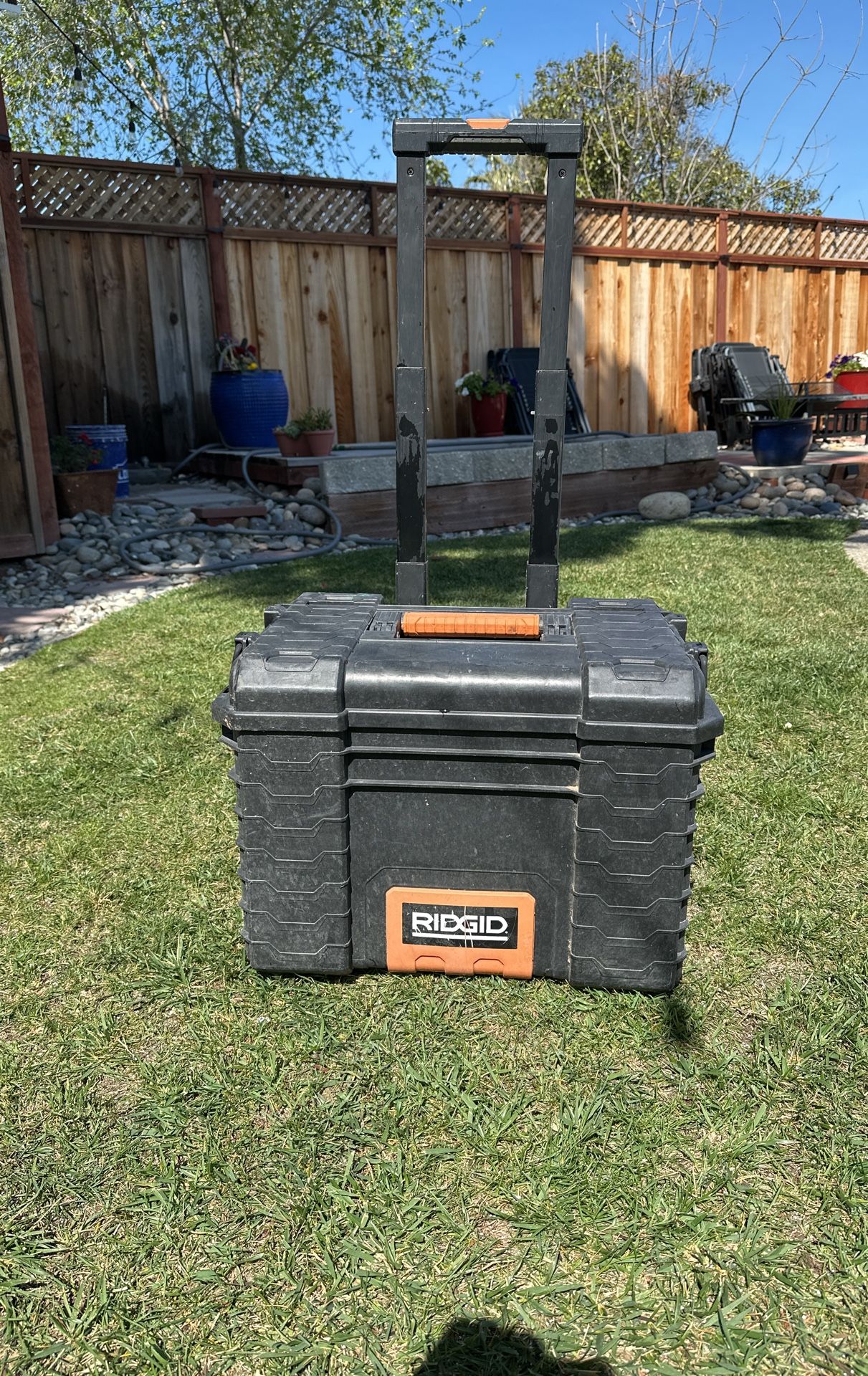 Rigid Rolling Tool Box