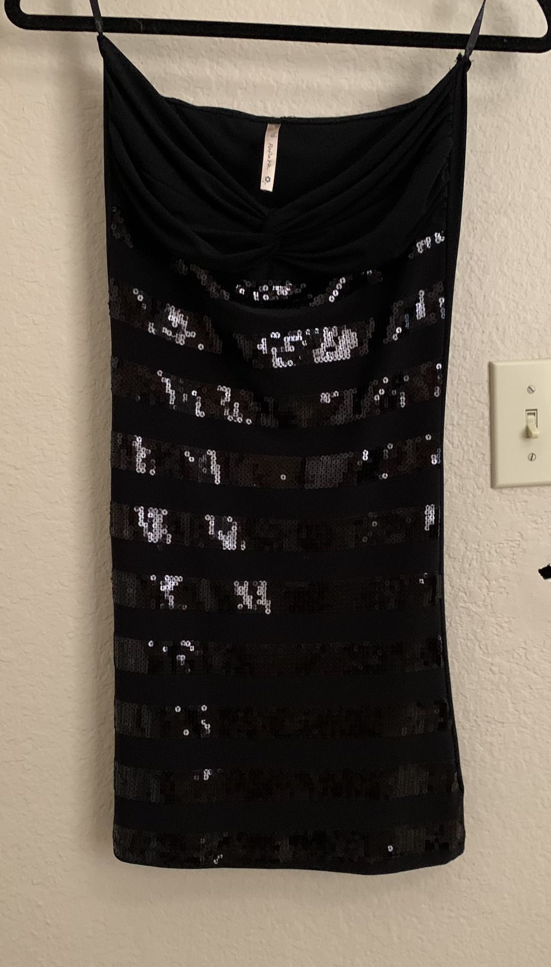 BLACK SEQUINED SCOOP NECK DRESS