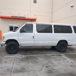 2004 Ford E-350