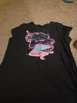 Black Unicorn Graphic T-Shirt size 16