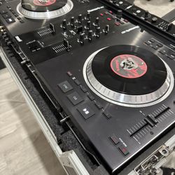 Numark NS7FX Turntable With Marathon Case