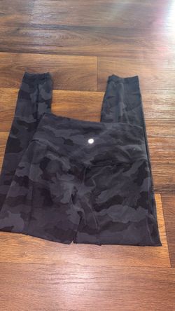 Lululemon size 6