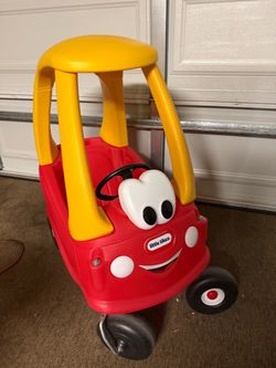 Little Tikes Cozy Coupe Ride-On Toy