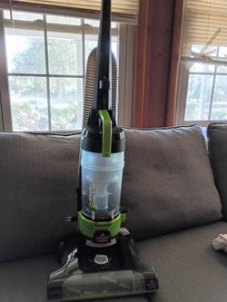 Vacuum  Bissell "powerforce turbo rewind"