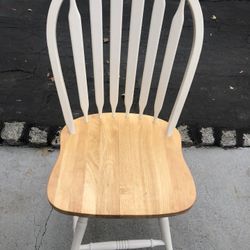 Very Good Condition Hardwood Chair 