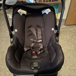 Nuna Infant Car seat & Base 