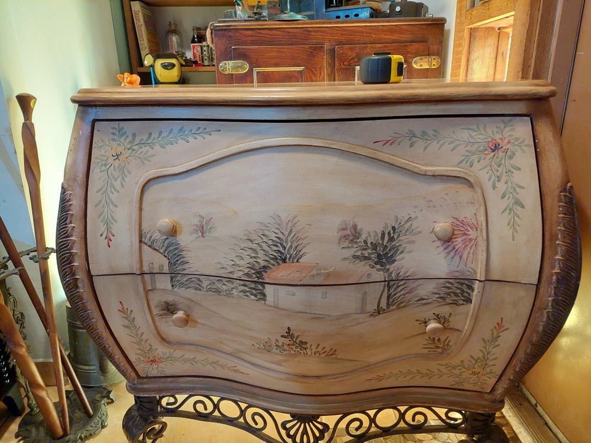 Nice looking dresser $,60.