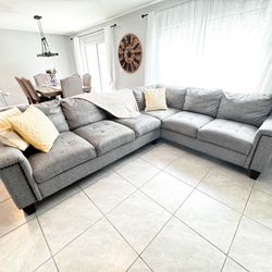 SECTIONAL GRAY COUCH