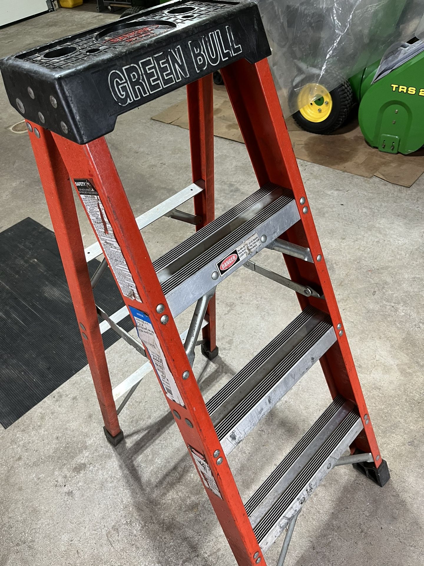 Green Bull 4’ Heavy Duty Step Ladder