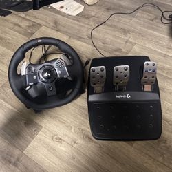 Logitech G920 Steering Wheel  Xbox/pc