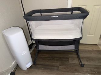 EZebaby Bassinet with memory foam mattress