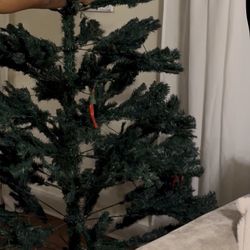 Lit Christmas Tree 7.5 Feet 