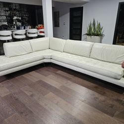 Sectional sofa in  Leather, made in Italy 
Pick it up zip code 20166 