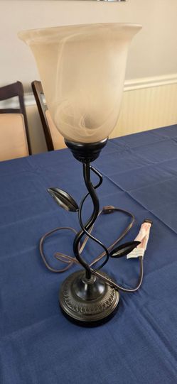 Leaf design table lamp with bulb