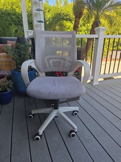 Gray Mesh Back Office Chair with Wheels