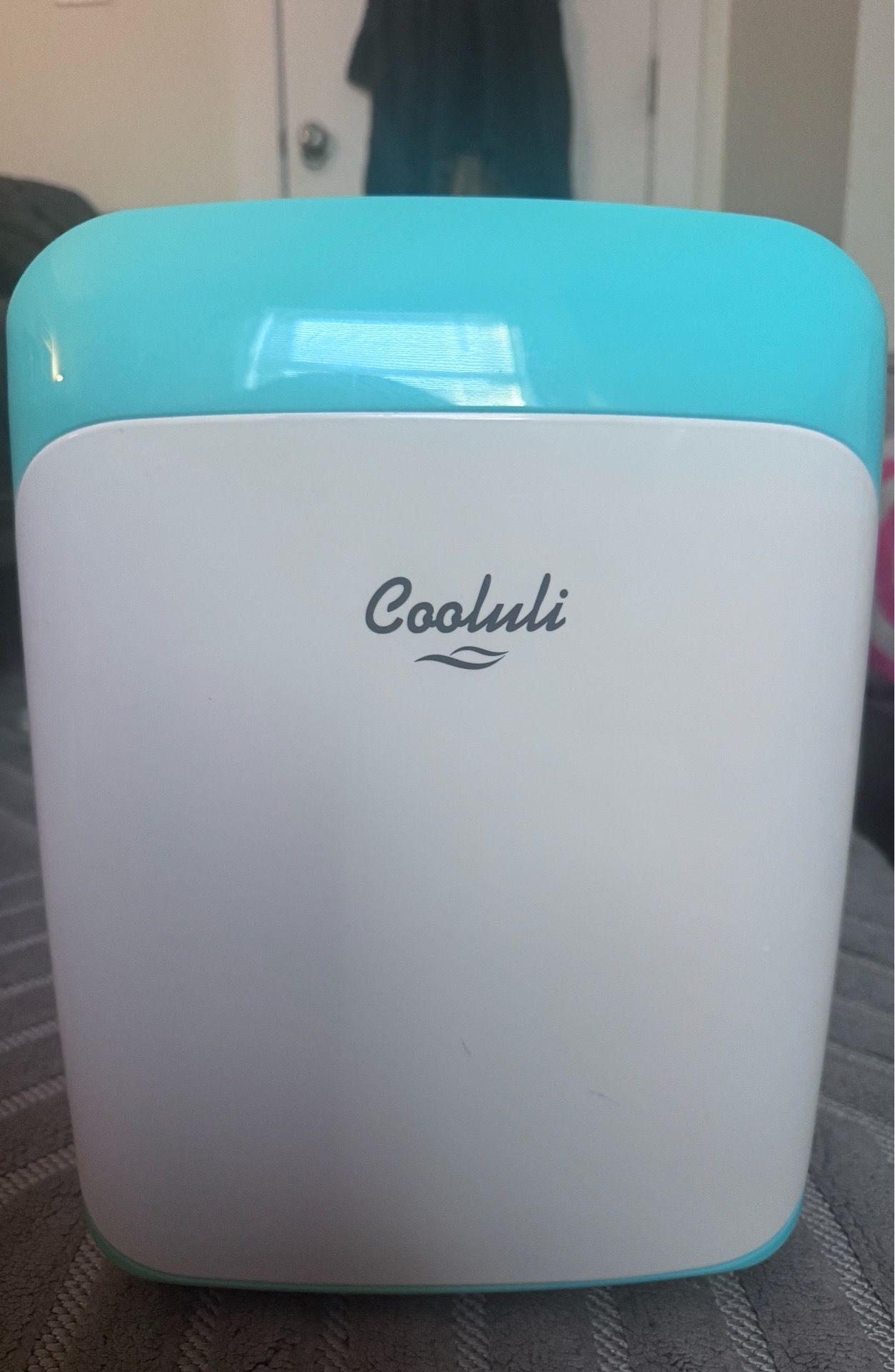 The Cooluli Classic 15-liter Thermoelectric Cooler/Warmer Mini Fridge