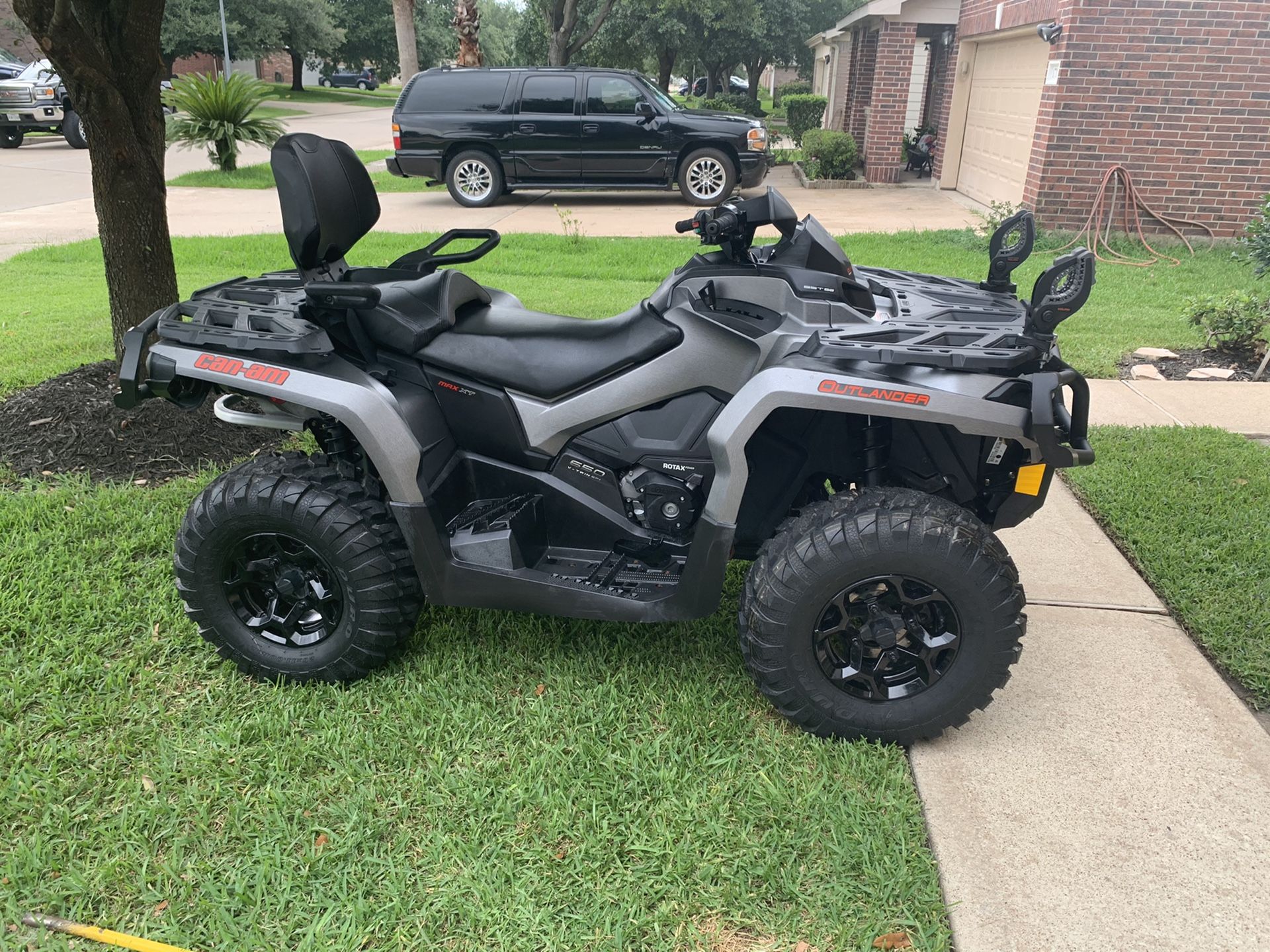 Can am 650 Xt max