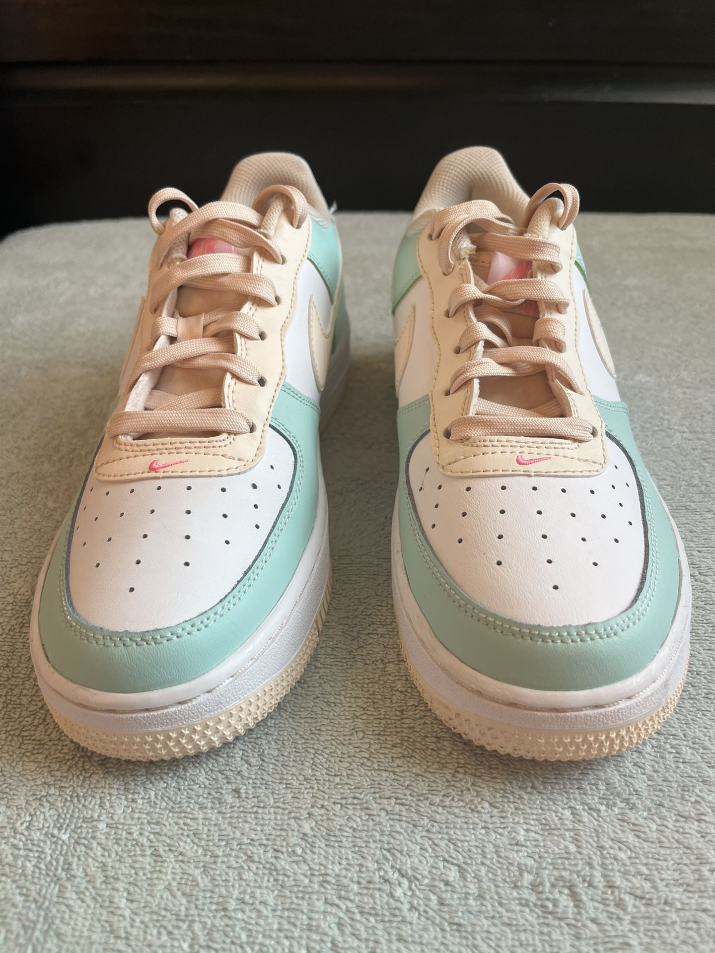 Air Nike Women’s Shoes Size 7Y