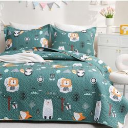 Green Forest Animal Kids Quilt Set Twin Size, 2 Piece Printed Bedspread Coverlet with Pillow Sham, Lightweight Winter Quilted Blanket